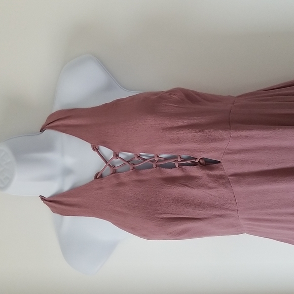 Halter neck Dress - Picture 2 of 9